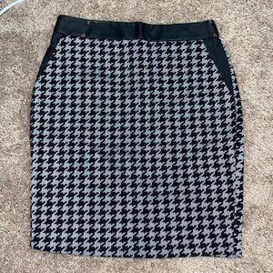 ⚡️3/$18⚡️ NWT Express Skirt